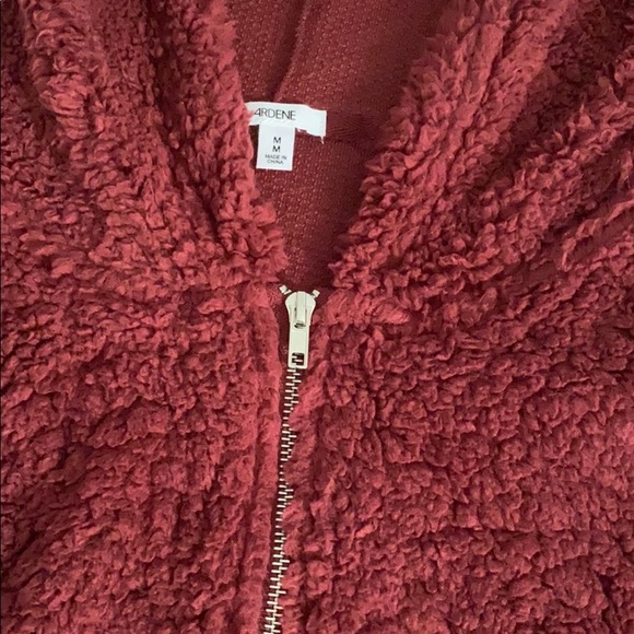 Cropped burgundy fuzzy sweater 3/4 zipper - Picture 2 of 2